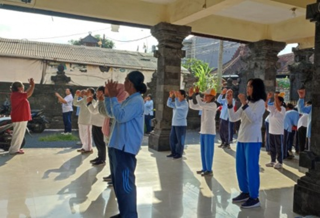 Lansia Banjar Kwanji Antusias Ikuti Kegiatan Posyandu Lansia di Desa Dalung